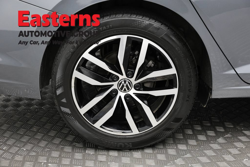 Used 2025 Volkswagen Jetta SE FWD image 30