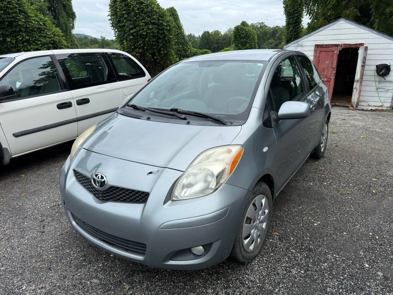 Used 2010 Toyota Yaris 2-Door Hatchback FWD image 3