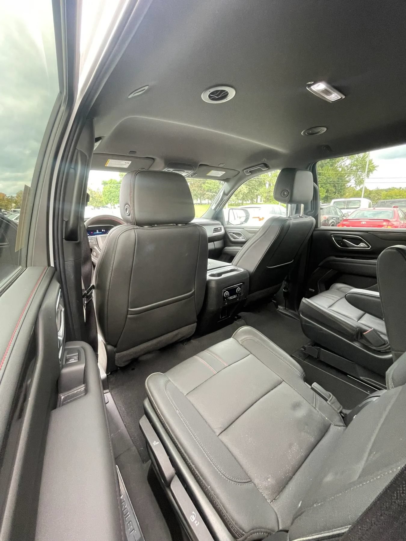 Used 2022 Chevrolet Tahoe RST w/ Luxury Package AWD/4WD image 41