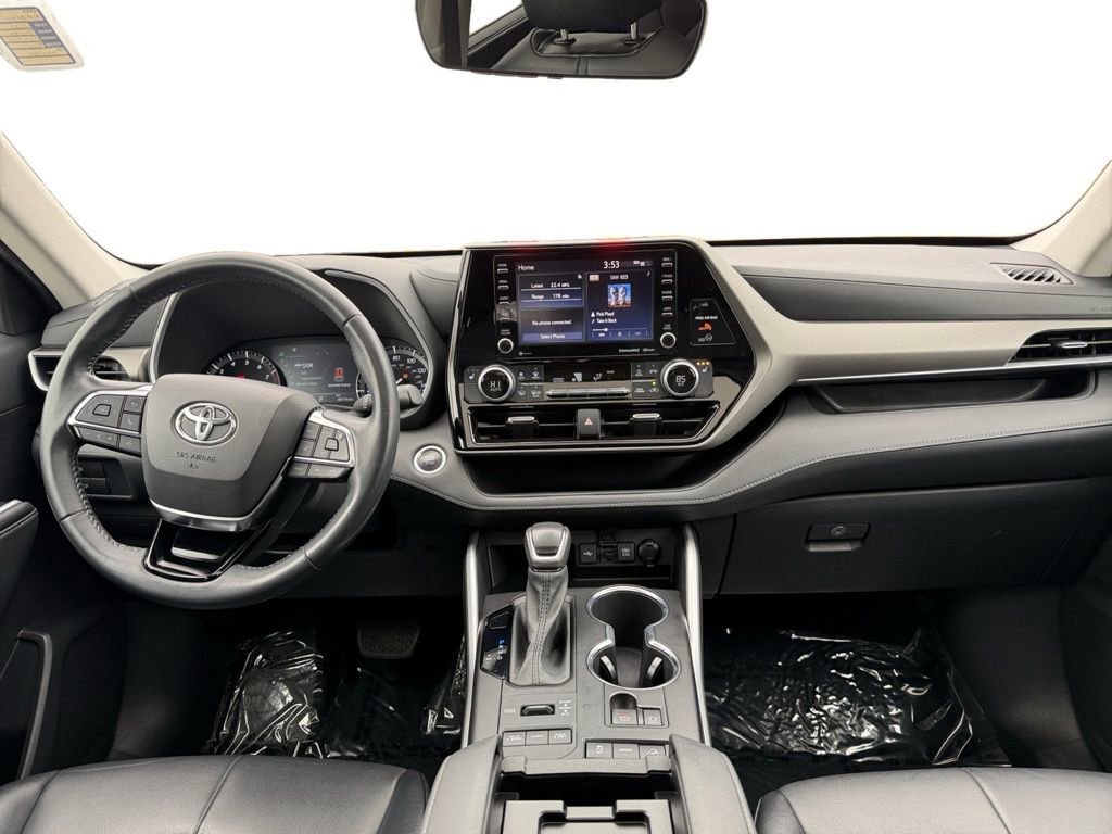 Used 2021 Toyota Highlander XLE image 25