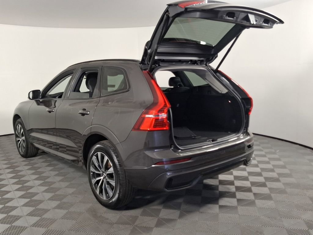 Certified 2024 Volvo XC60 B5 Core w/ Climate Package AWD/4WD image 13