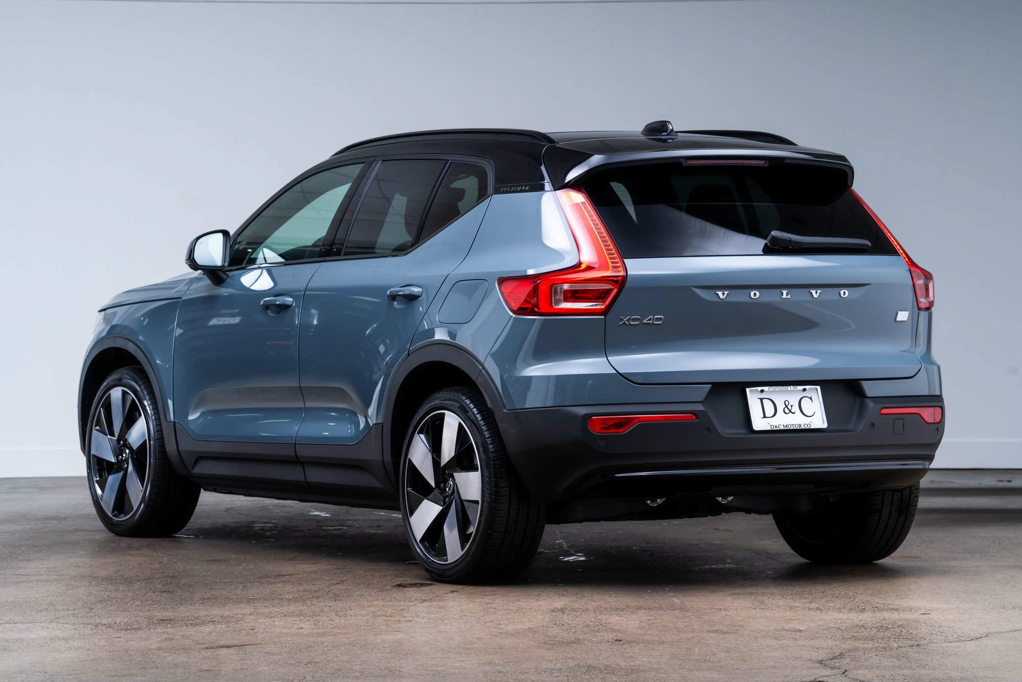 Used 2023 Volvo XC40 Recharge Ultimate w/ Protection Package Premier AWD/4WD image 4
