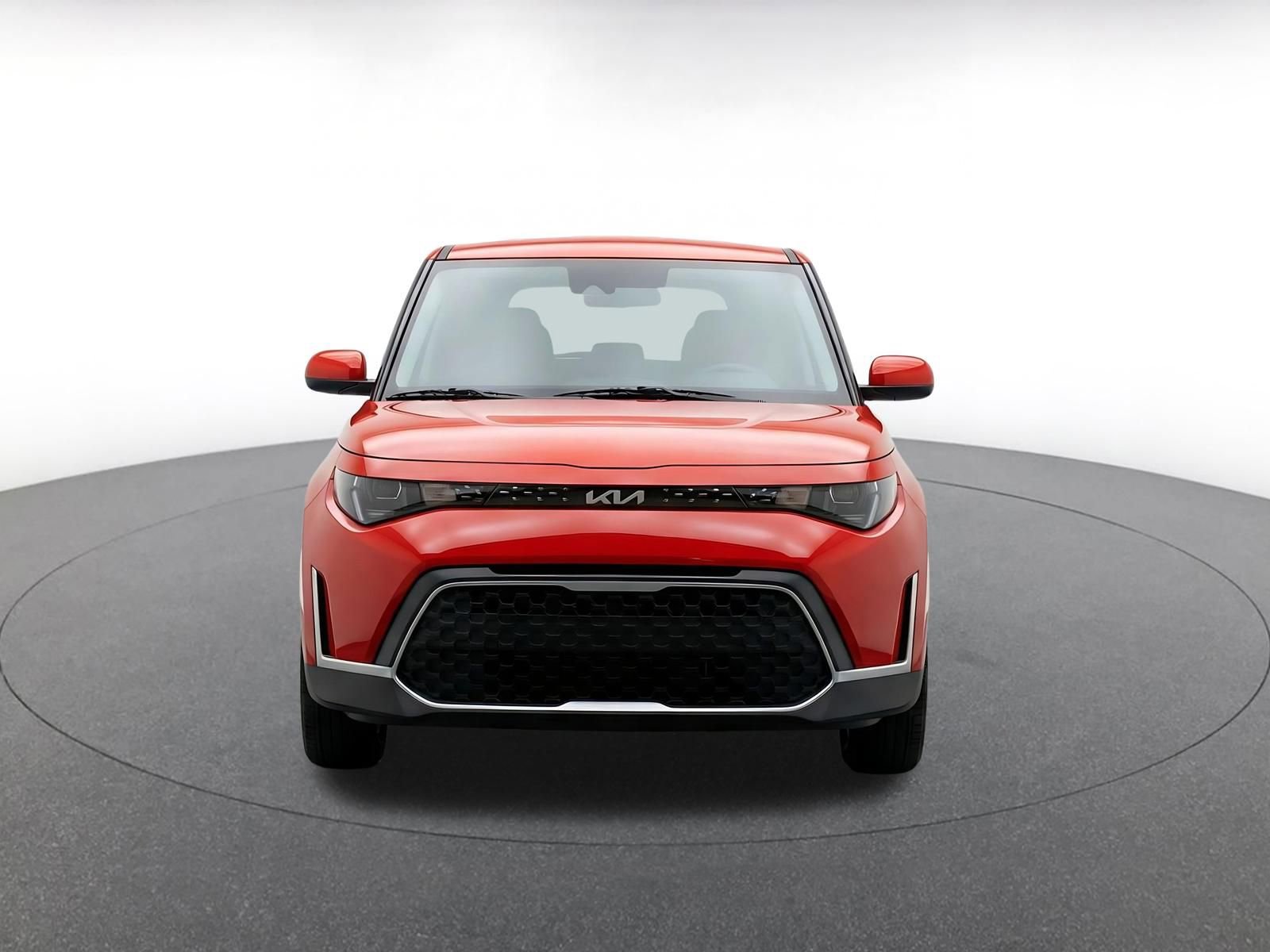 Used 2025 Kia Soul LX w/ LX Technology Package FWD image 2