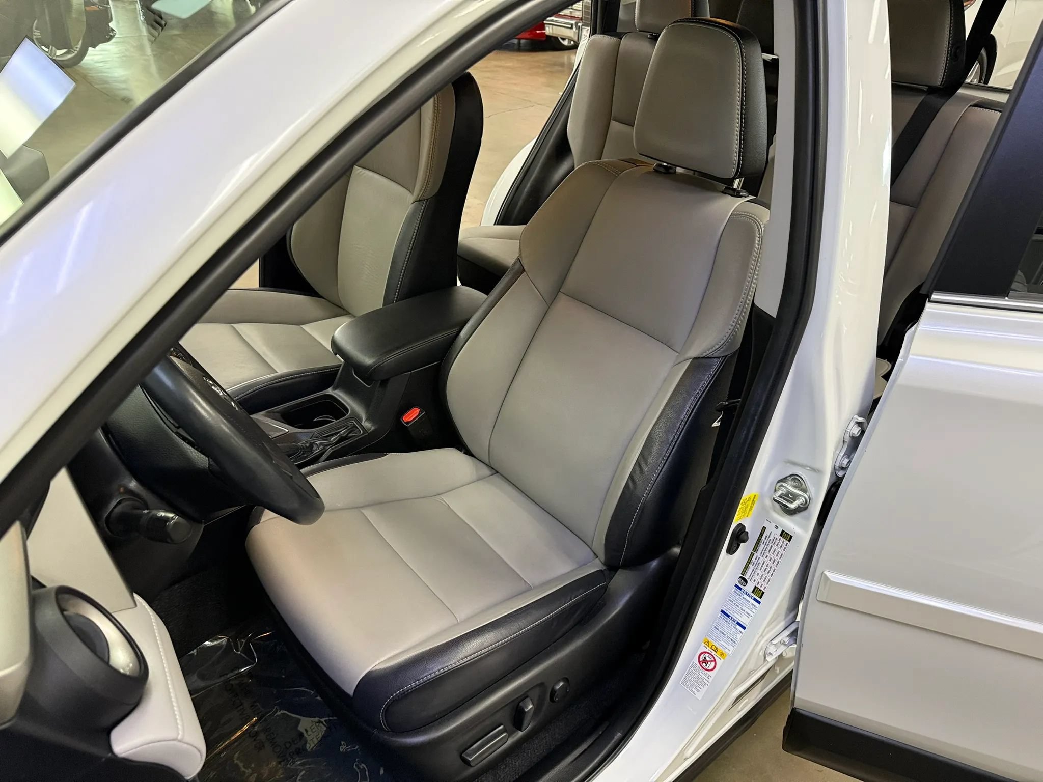 Used 2018 Toyota RAV4 Limited w/ Advanced Technology Package AWD/4WD image 13