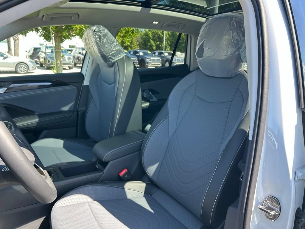 New 2026 Volkswagen Tiguan SE FWD image 21