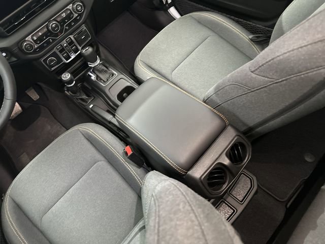 Used 2025 Jeep Wrangler Unlimited Sahara w/ Safety Group AWD/4WD image 24