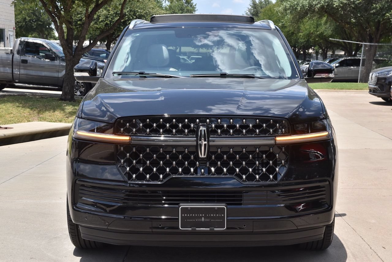 New 2026 Lincoln Navigator Black Label AWD/4WD image 2