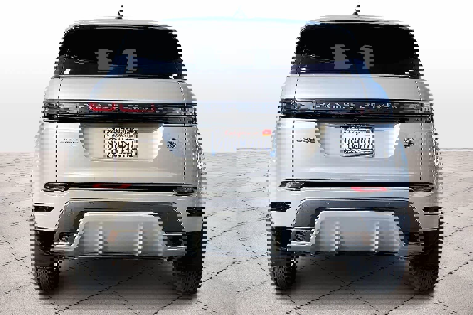 Used 2023 Land Rover Range Rover Evoque R-Dynamic SE image 7