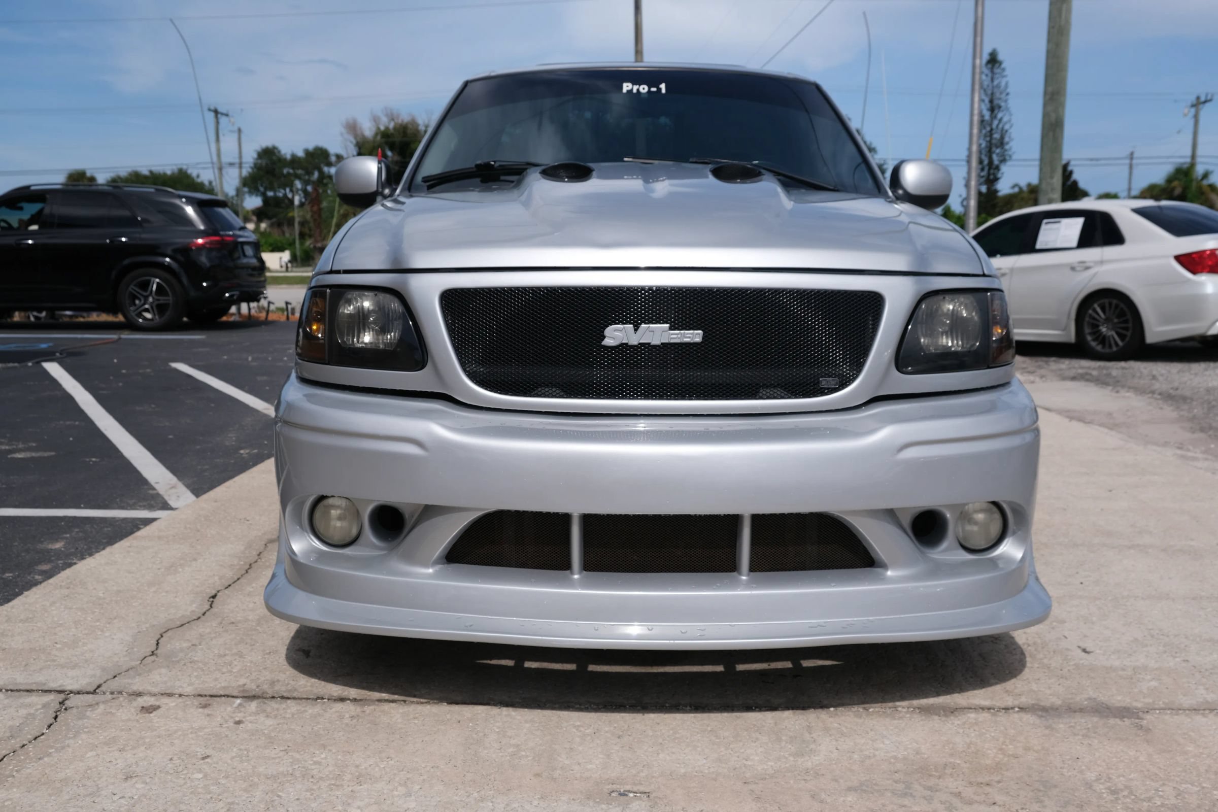 Used 2001 Ford F150 Lightning RWD image 2