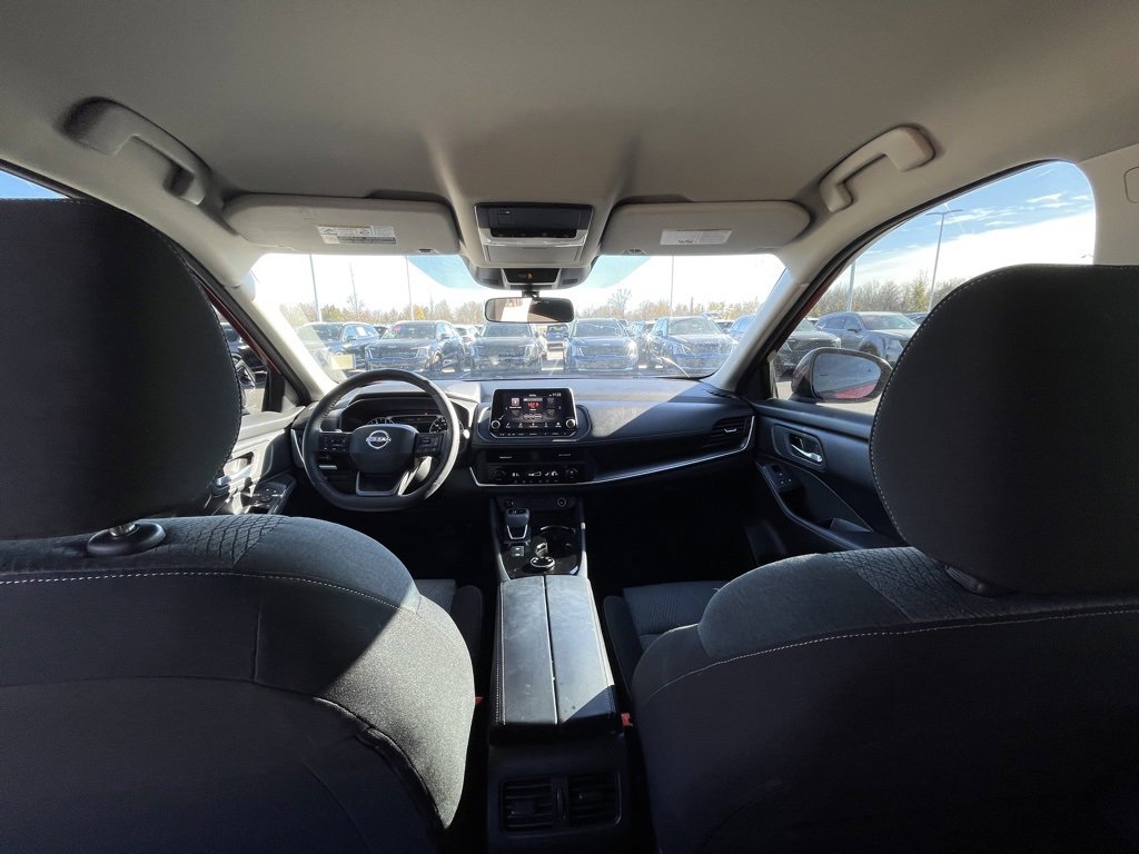 Used 2025 Nissan Rogue SV image 23