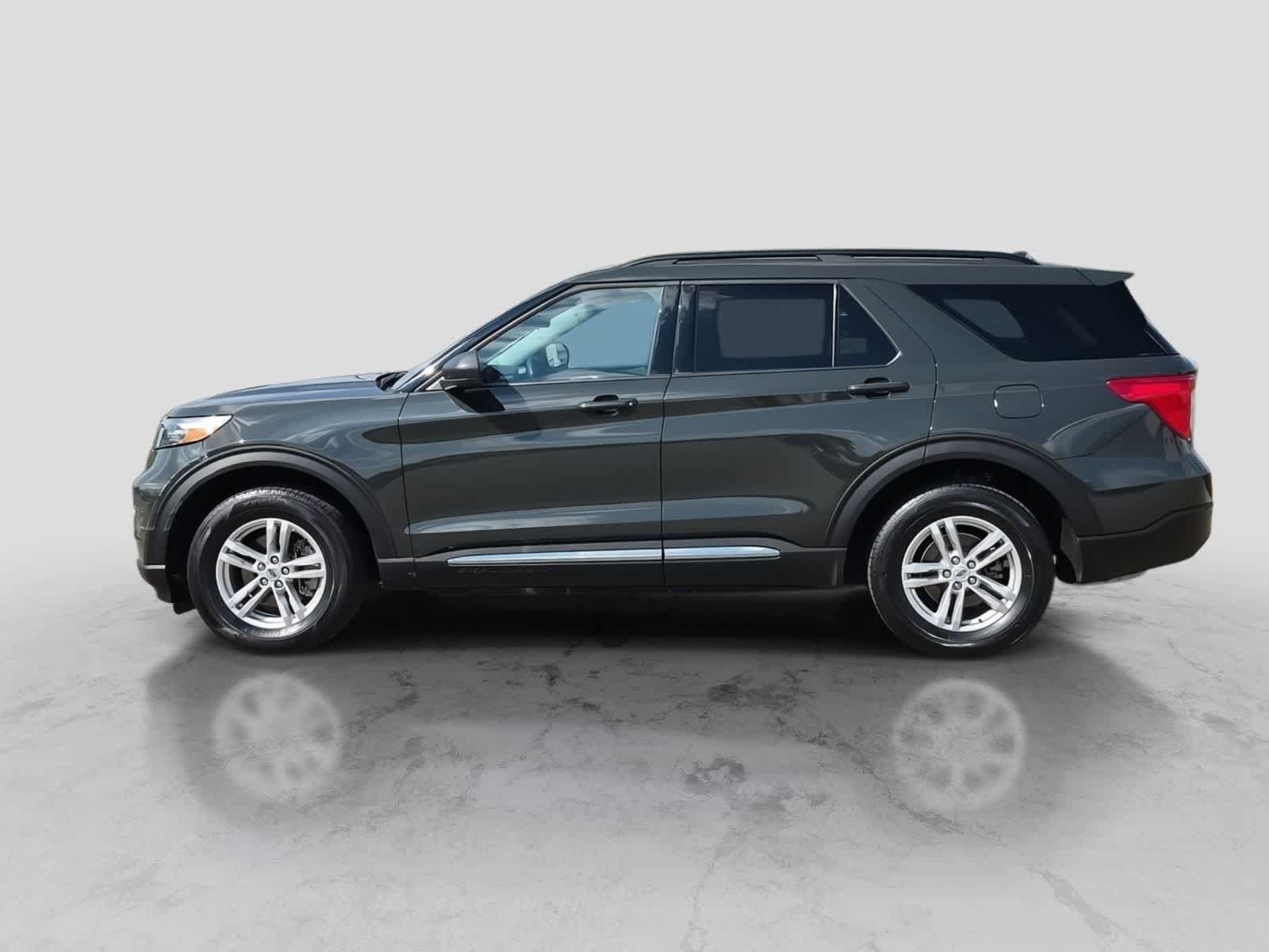 Used 2023 Ford Explorer XLT AWD/4WD image 5