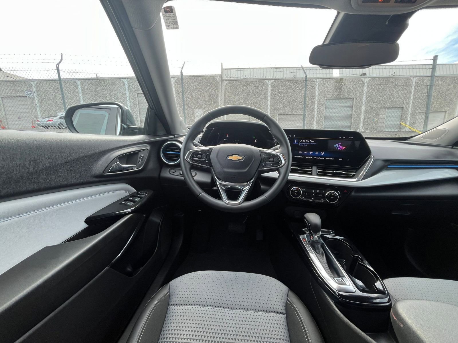 Used 2025 Chevrolet Trax LT w/ LT Convenience Package image 33