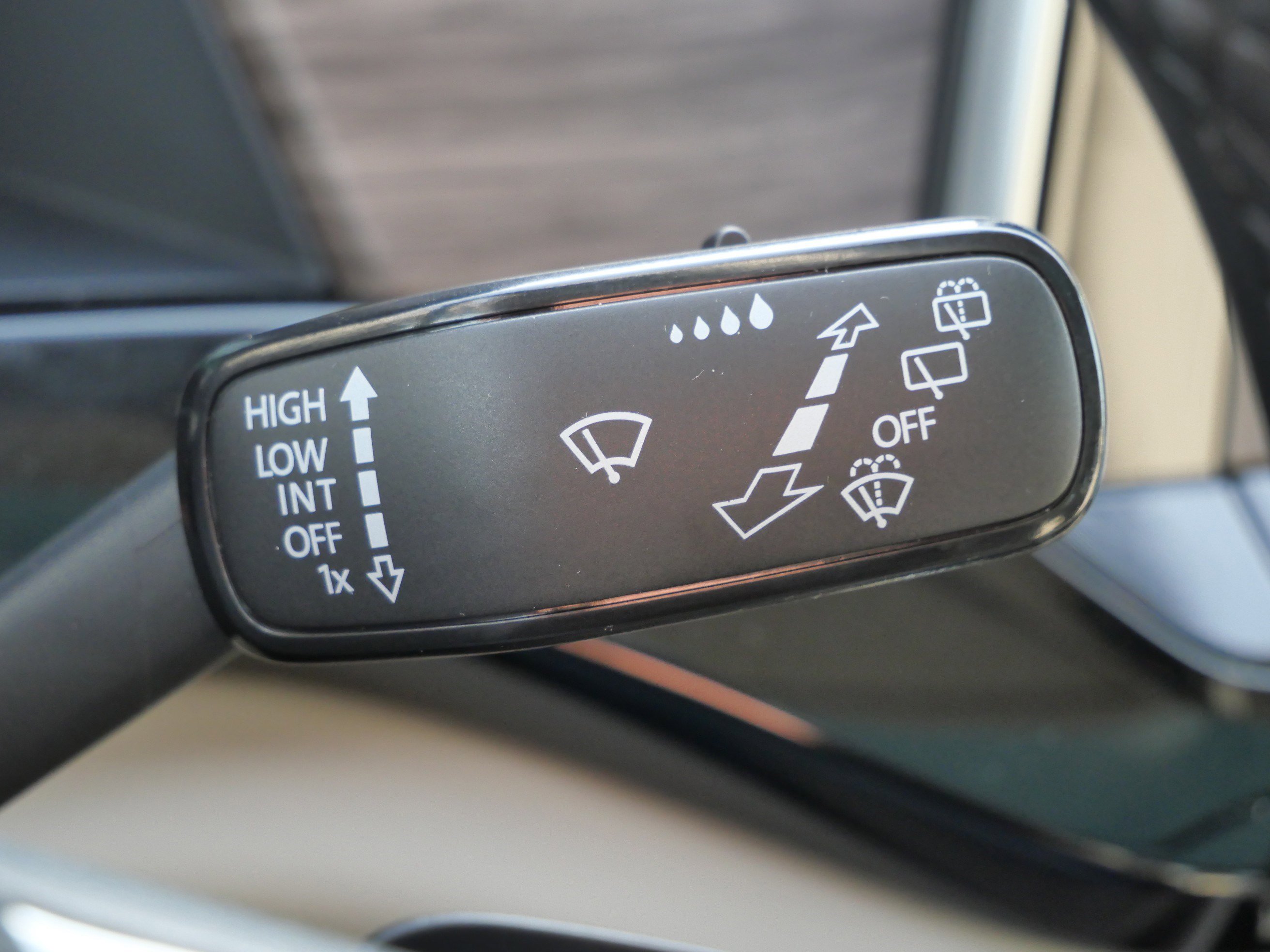 Certified 2024 Volkswagen Atlas SEL Premium R-Line image 33