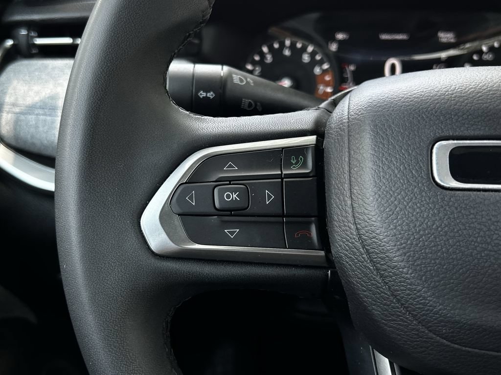 Used 2024 Jeep Compass Latitude AWD/4WD image 15