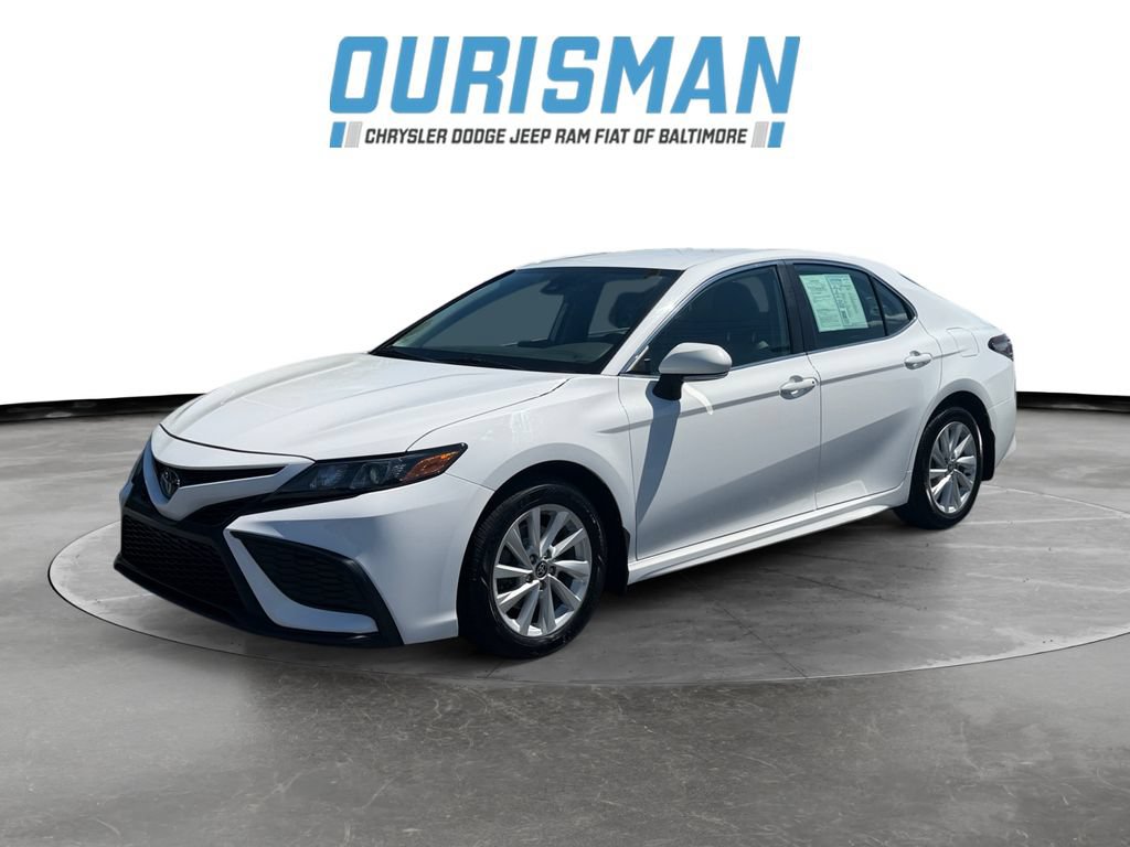Used 2024 Toyota Camry SE FWD image 2