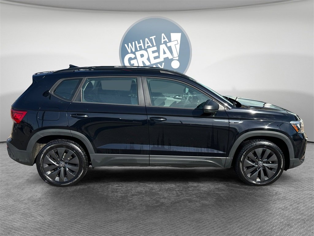 Used 2022 Volkswagen Taos S image 2