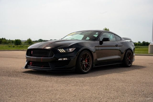 Used 2016 Ford Mustang Shelby GT350R RWD image 3