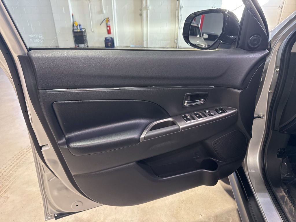 Used 2025 Mitsubishi Outlander Sport ES AWD/4WD image 22