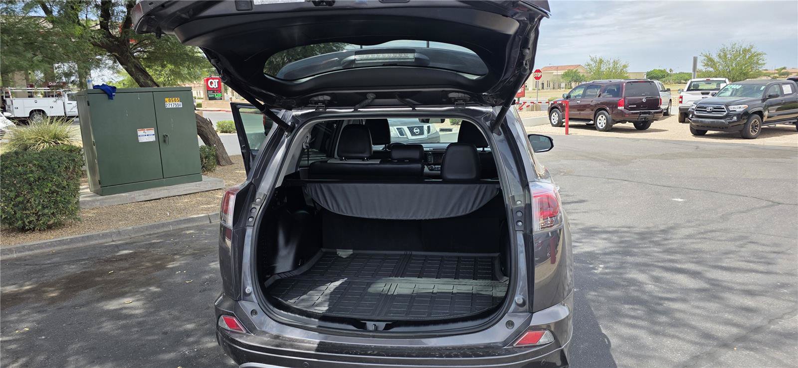 Used 2017 Toyota RAV4 Platinum FWD image 10