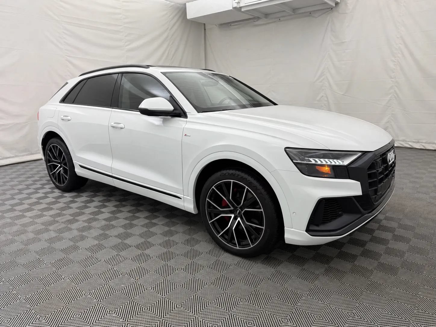 Used 2019 Audi Q8 Prestige w/ Adaptive Chassis Package AWD/4WD image 4