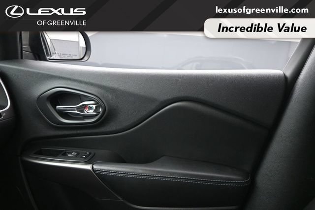 Used 2019 Jeep Cherokee Latitude Plus w/ Comfort/Convenience Group FWD image 19