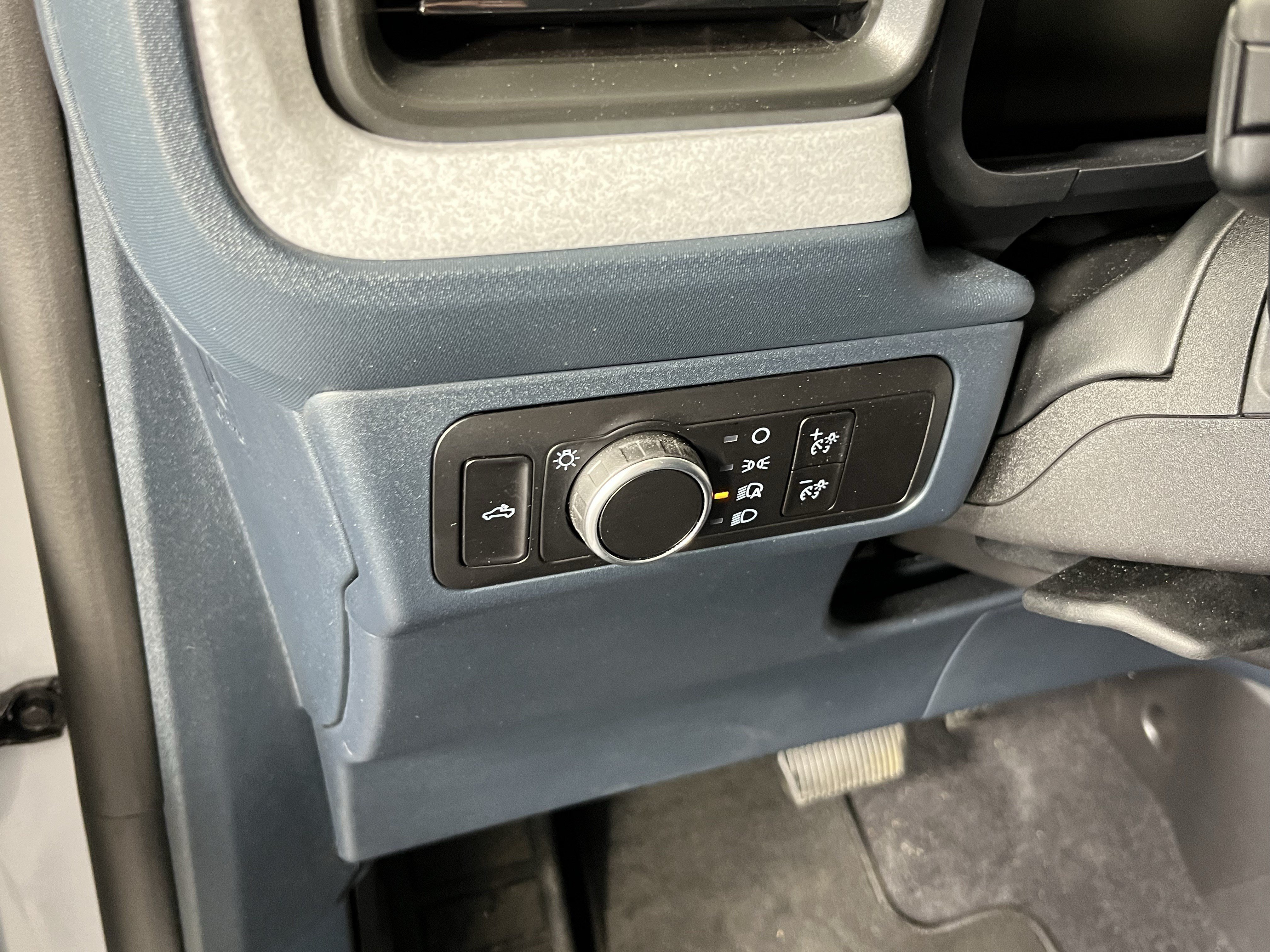 Used 2025 Ford Maverick XLT w/ Equipment Group 302A AWD/4WD image 17