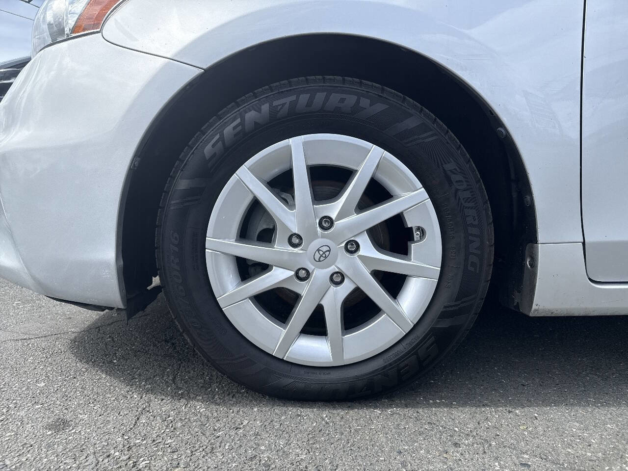 Used 2014 Toyota Prius V Three FWD image 2