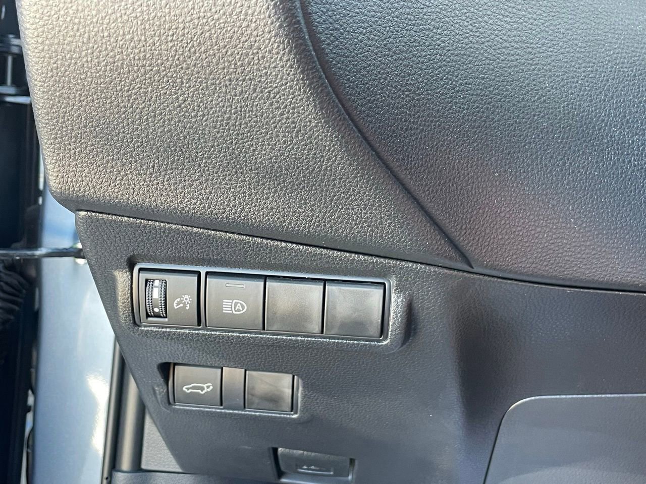 Used 2025 Toyota Corolla Cross XLE w/ Convenience Package image 12