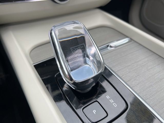 Certified 2024 Volvo XC60 T8 Ultimate w/ Protection Package Premier AWD/4WD image 37