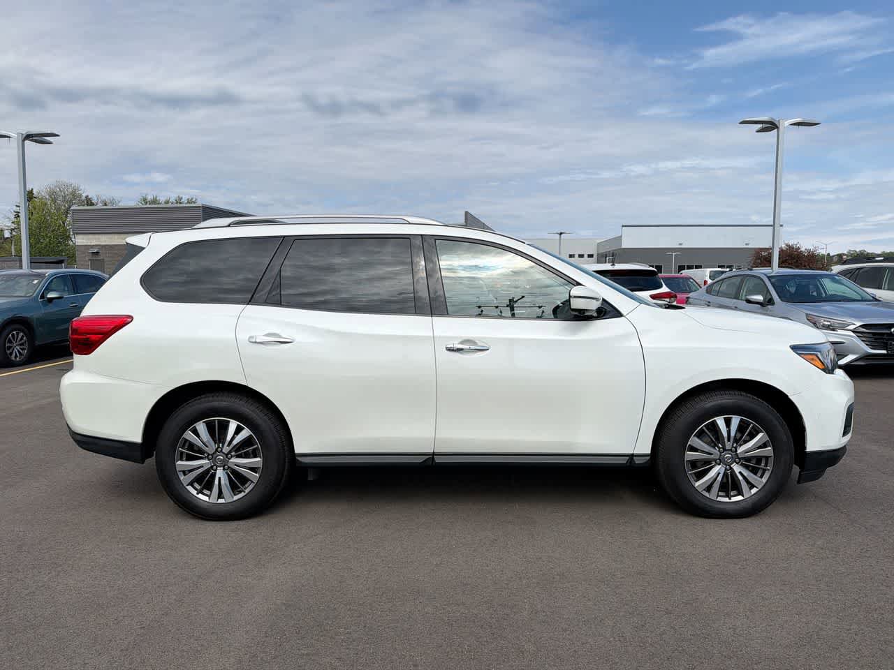 Used 2019 Nissan Pathfinder SL AWD/4WD image 14