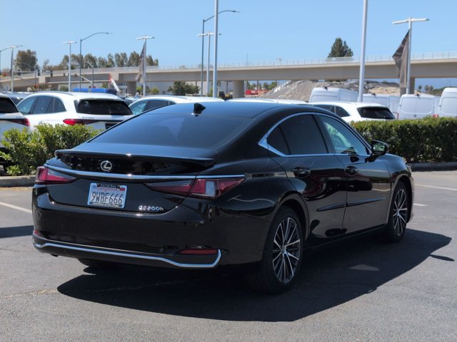 Used 2025 Lexus ES 300h w/ Premium Package FWD image 5