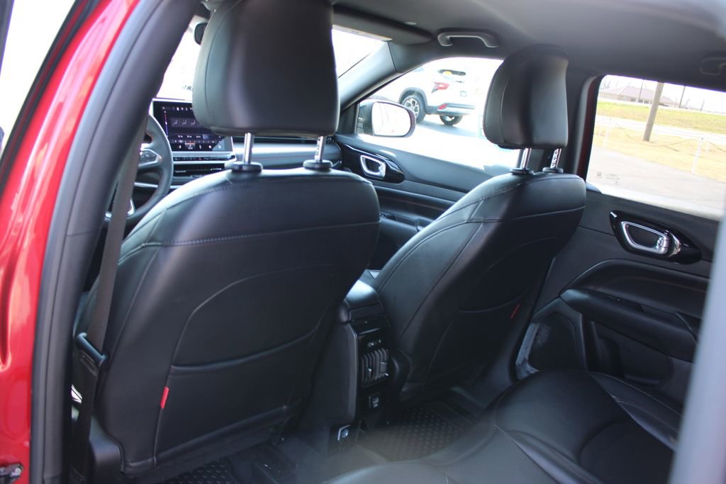 Used 2025 Jeep Compass Trailhawk image 24