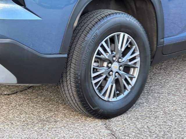 Certified 2025 Chevrolet Traverse LT FWD image 30