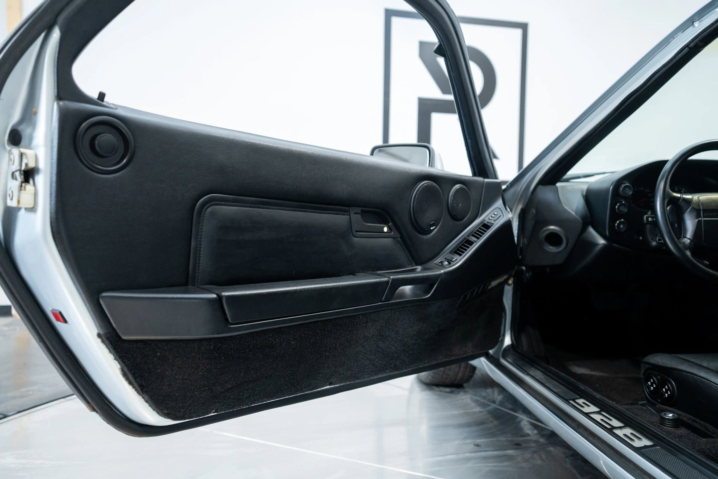 Used 1991 Porsche 928 S4 image 37