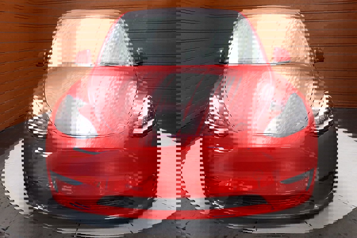 Used 2023 Tesla Model Y Performance image 2