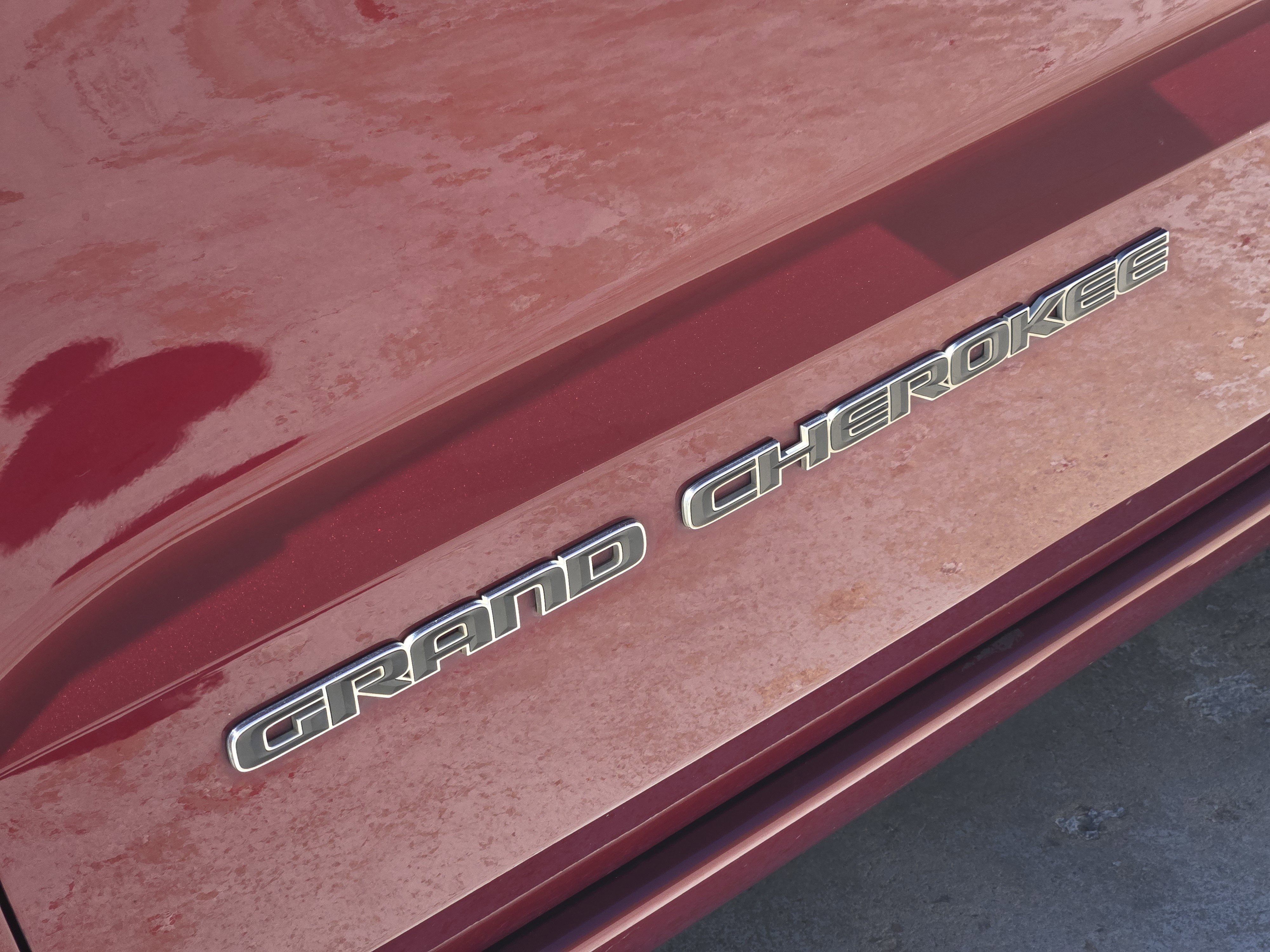 Used 2018 Jeep Grand Cherokee Overland RWD image 12