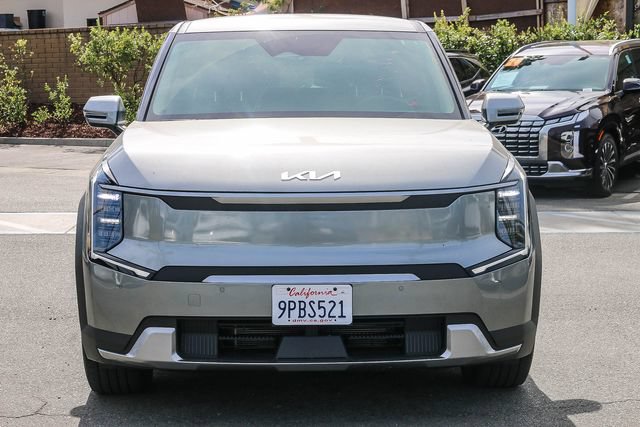 Used 2024 Kia EV9 Light Long Range RWD image 2
