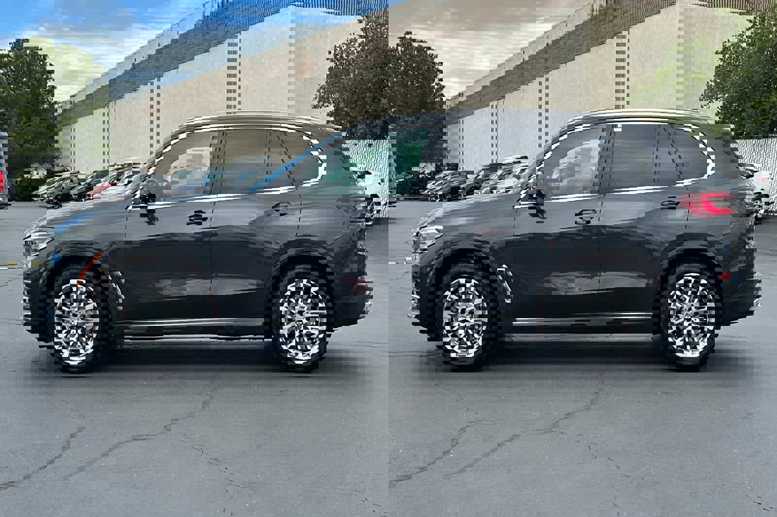 Used 2023 BMW X5 xDrive40i w/ Parking Assistance Package image 9