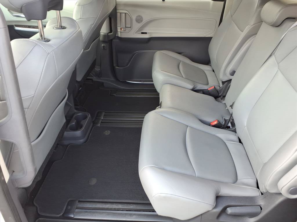 Certified 2023 Toyota Sienna XLE FWD image 14
