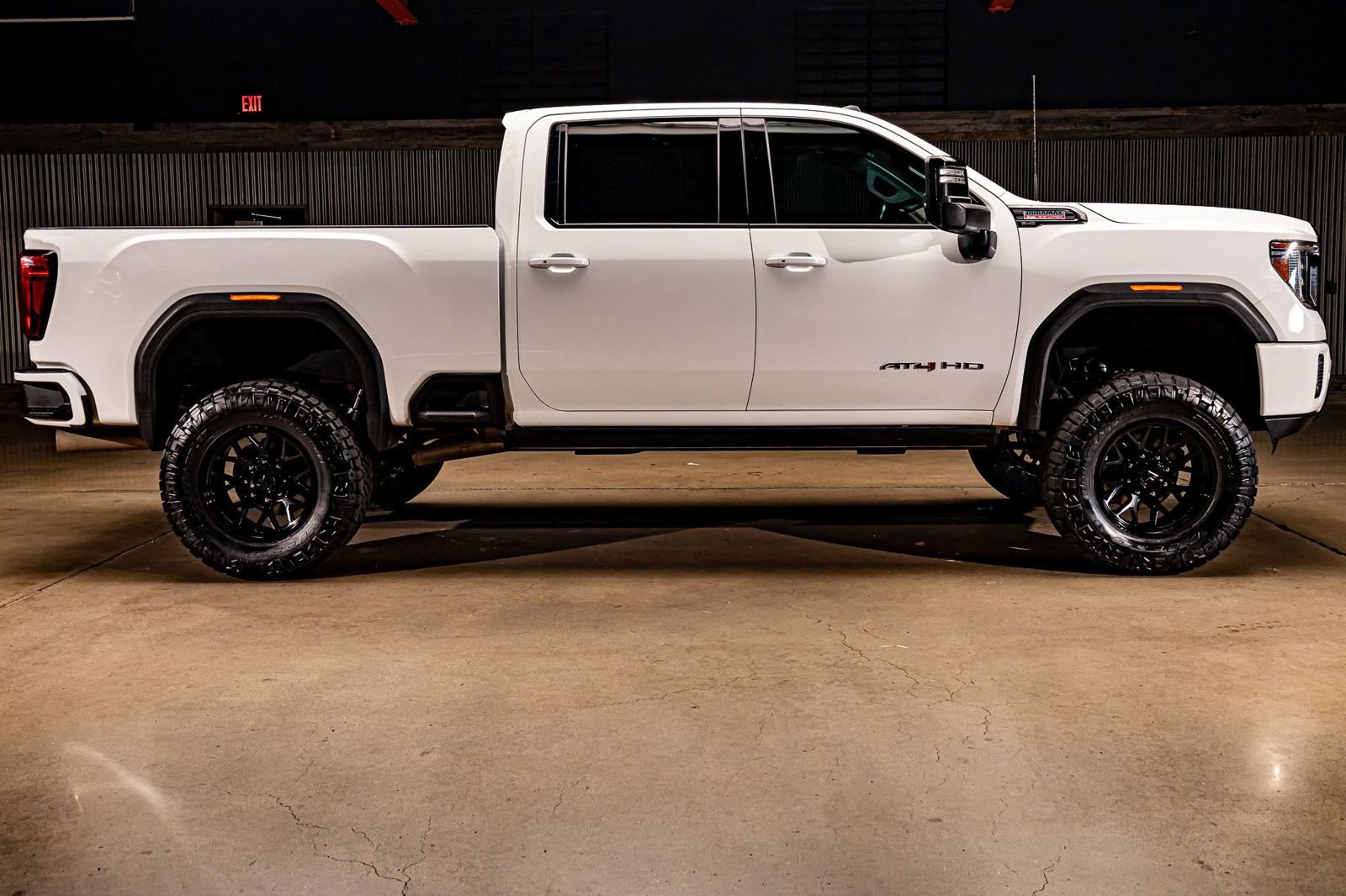 Used 2021 GMC Sierra 2500 AT4 w/ AT4 Premium Plus Package image 11