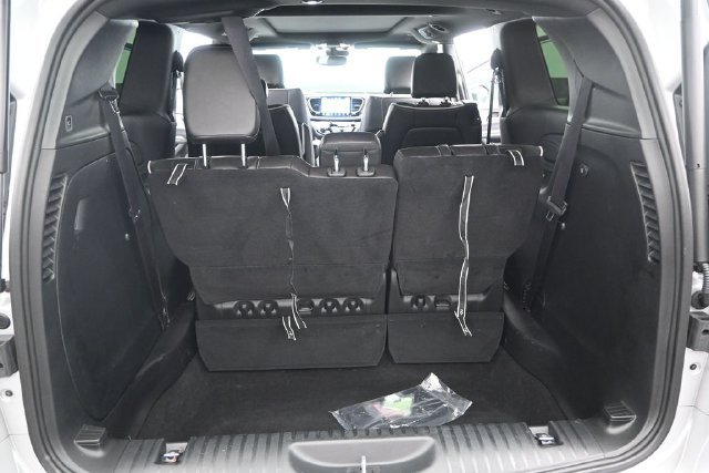 Used 2026 Chrysler Pacifica Limited FWD image 14