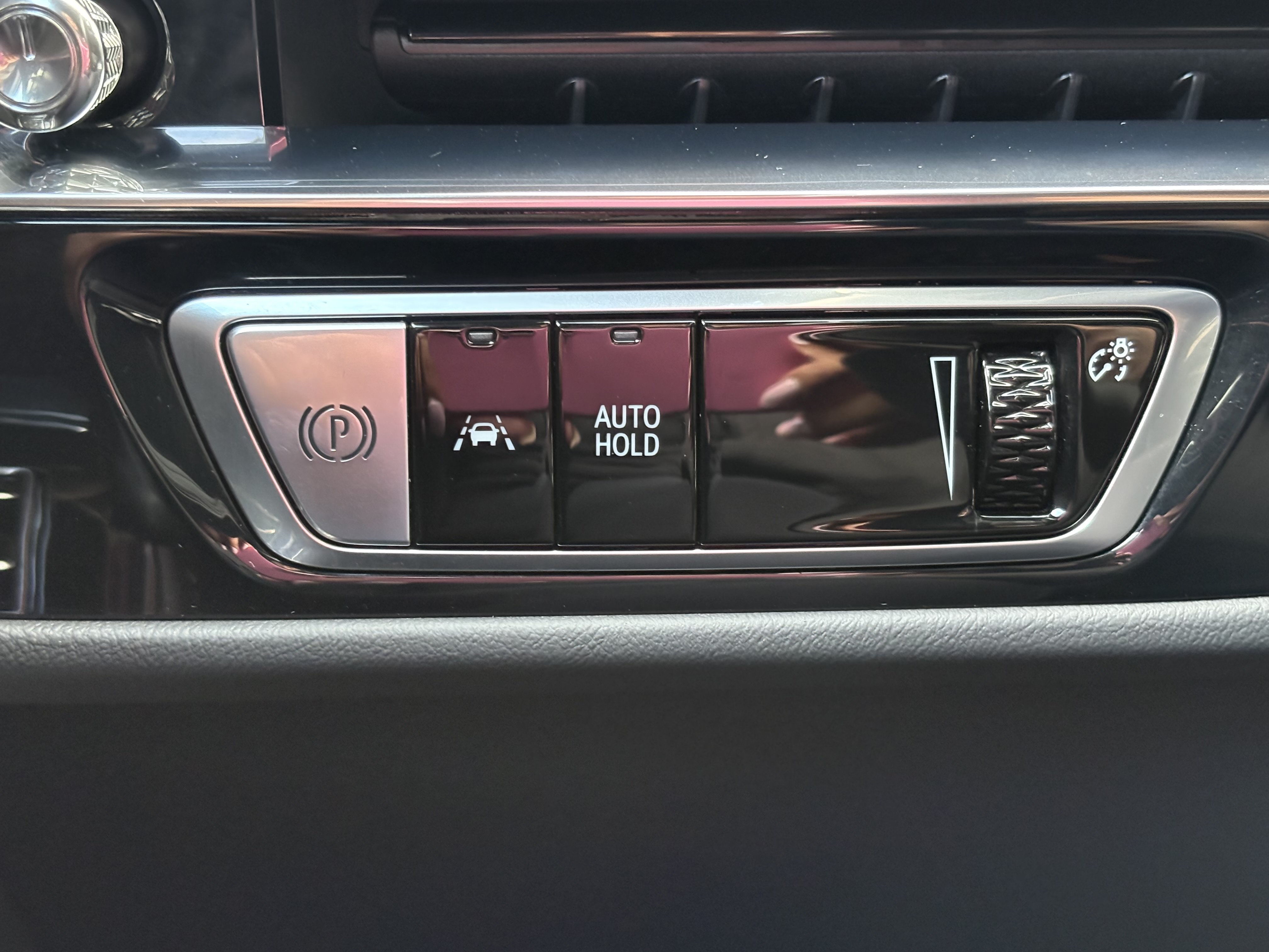 Used 2024 Cadillac Lyriq Sport AWD/4WD image 31
