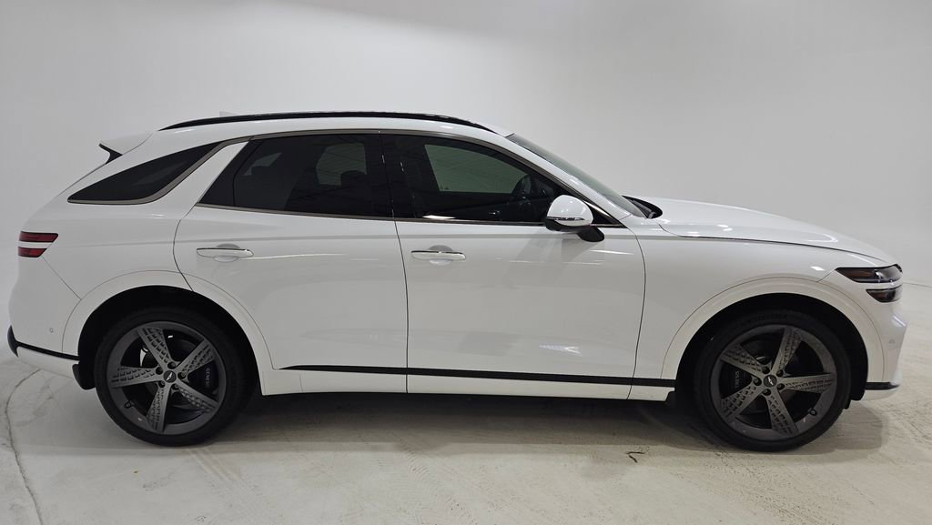 Used 2025 Genesis GV70 3.5T Sport w/ Sport Advanced Package image 12