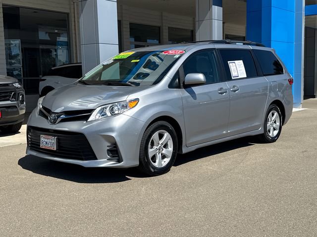 Used 2018 Toyota Sienna LE w/ Carpet Mat Package FWD image 7