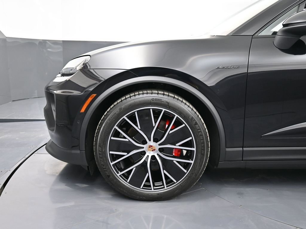 New 2026 Porsche Macan 4S Electric AWD/4WD image 12