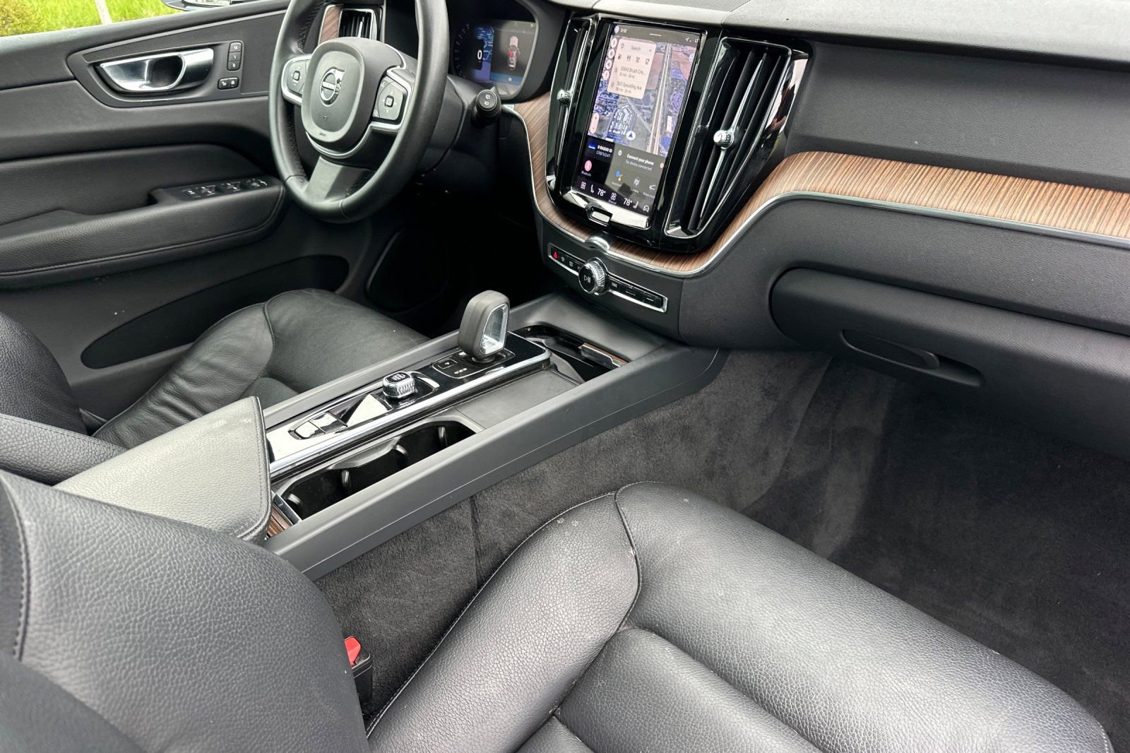 Used 2022 Volvo XC60 B5 Momentum w/ Advanced Package image 16