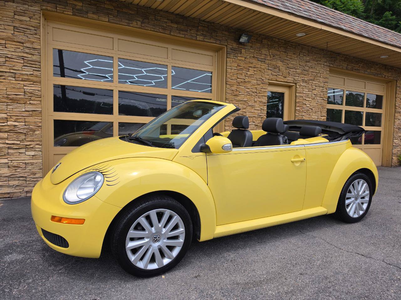Used 2008 Volkswagen Beetle SE FWD image 51