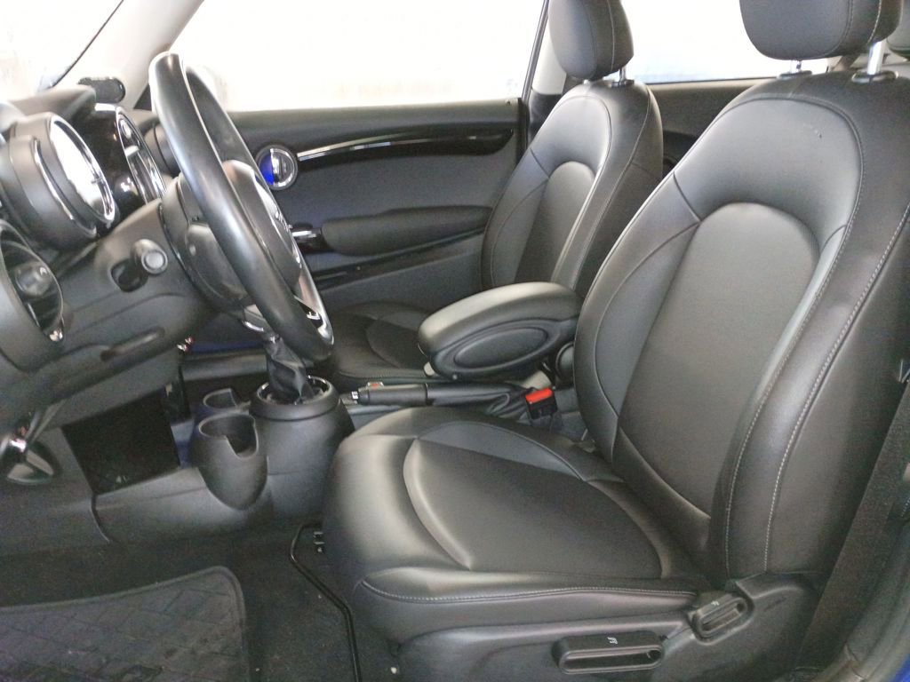 Used 2019 MINI Cooper 2-Door Hardtop w/ Premium Package image 12