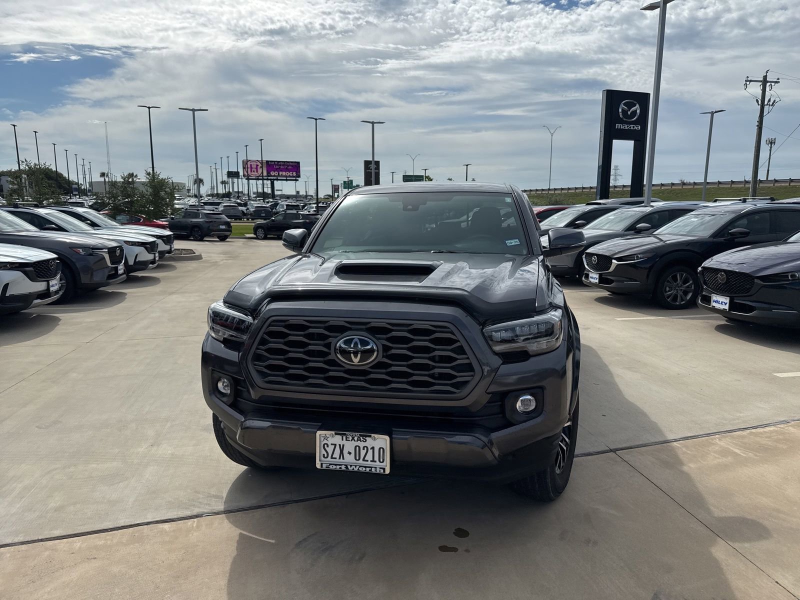 Used 2023 Toyota Tacoma TRD Sport w/ Technology Package RWD image 3