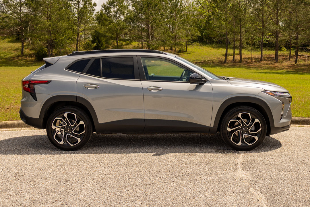 Used 2025 Chevrolet Trax RS w/ Sunroof Package image 8